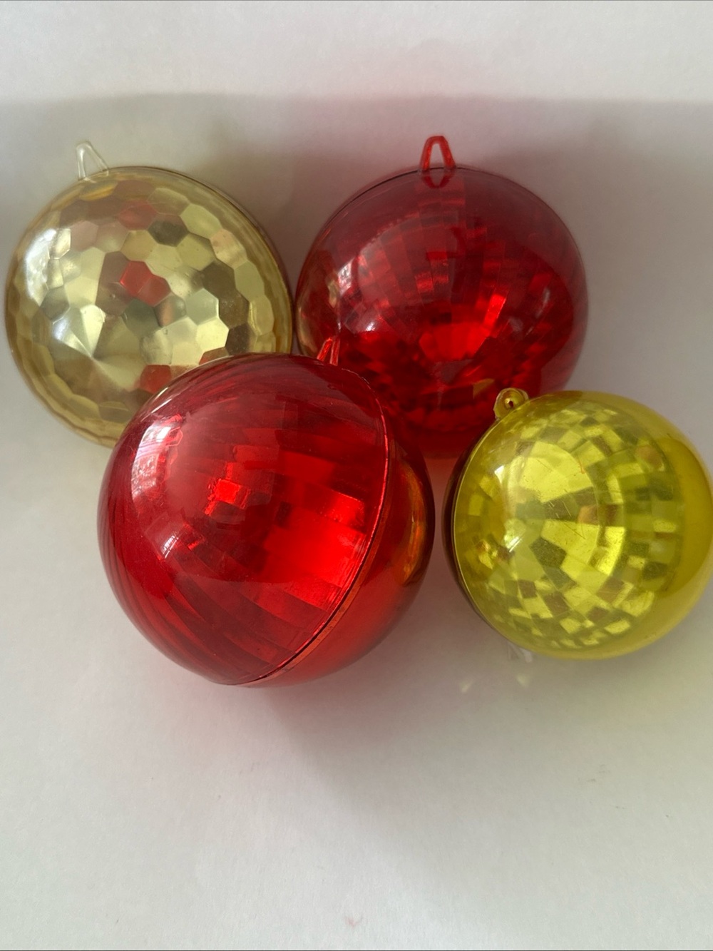 LOT OF 6 LARGE 1 SMALLER Vintage Plastic Christmas Ornaments Reflection Ball G